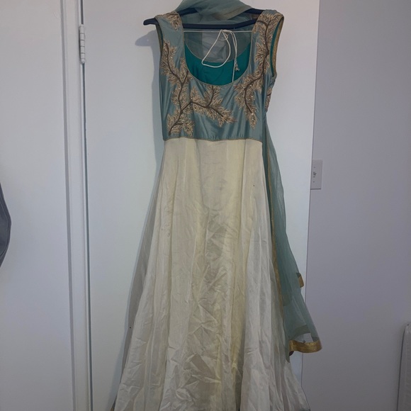 Shalwar Kameez - Worn Once! - Picture 1 of 5